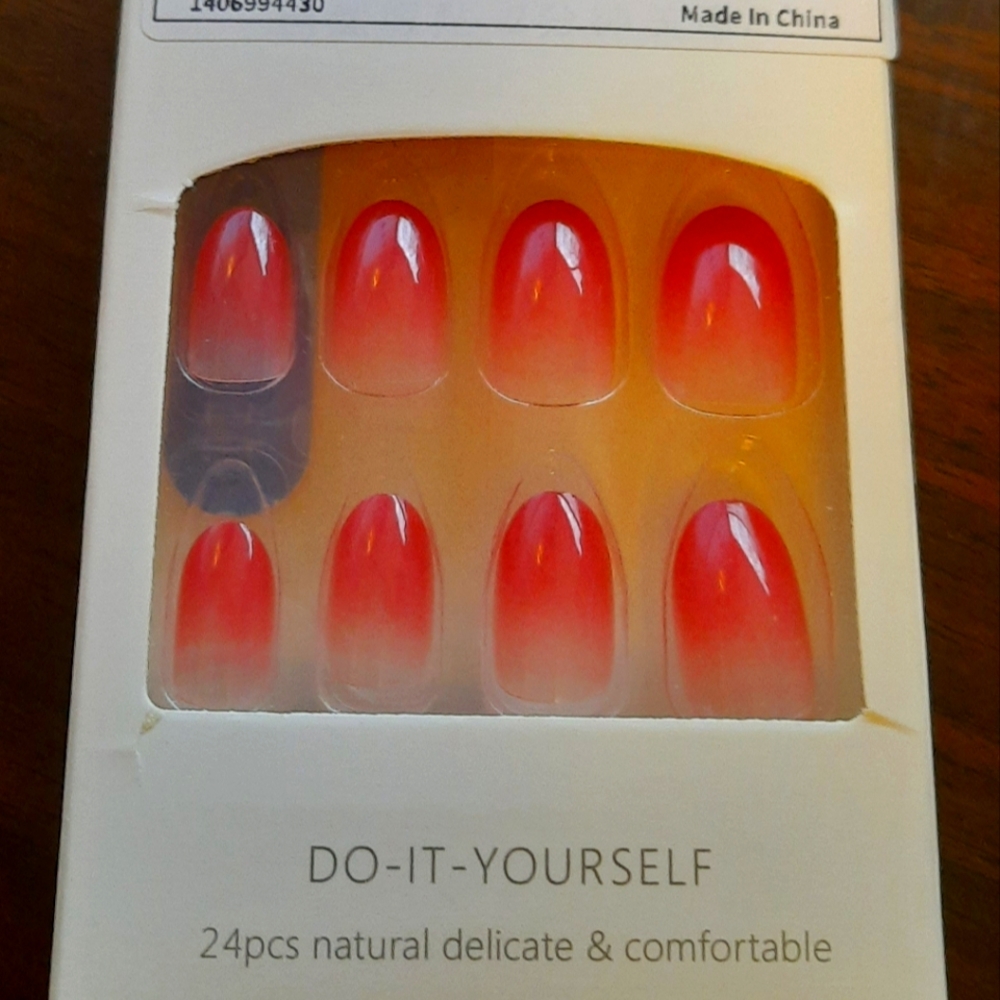 Press on nails